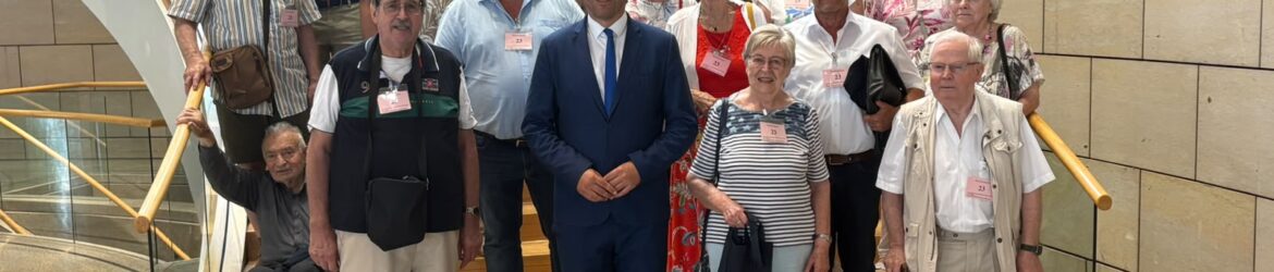 Gruppenbild - SU Hürth im Landtag bei Thomas Okos MdL - Querformat (2)